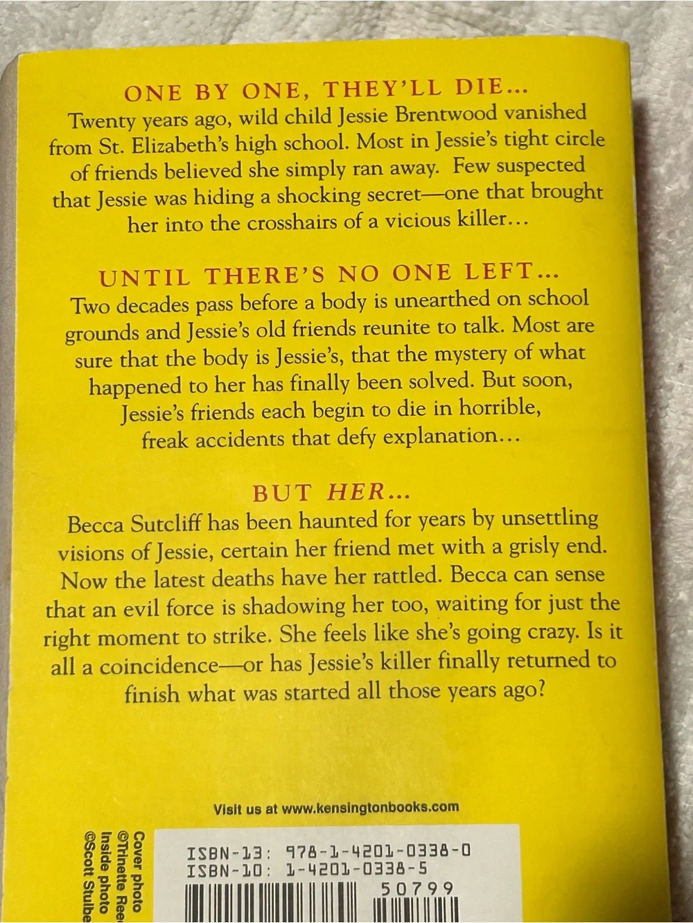 Lot of 4 Thriller Paperbacks — Lisa Gardner, Lisa Jackson & Nancy Bush Titles - Picture 4 of 5